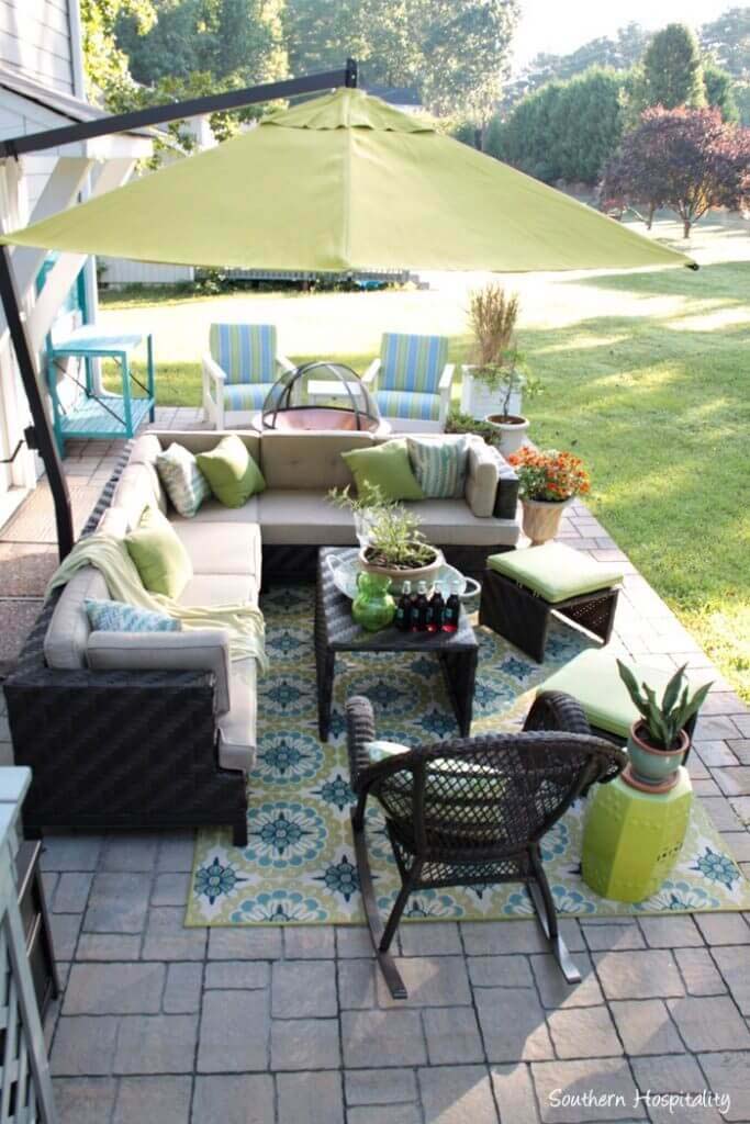 Add Stylish Umbrella To Your Patio #diy #backyard #projects #decorhomeideas