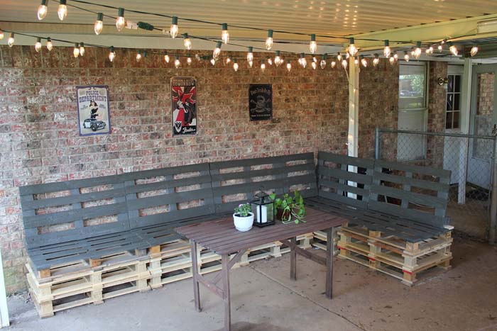 An Entertainer’s Dream Oversized Pallet Sectional #diy #pallet #garden #decorhomeideas