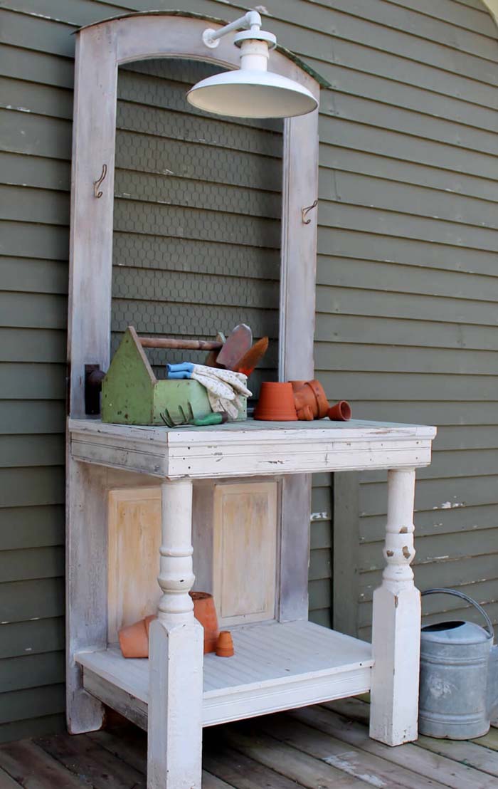 Baluster Potting Table with Overhead Lighting #diy #potting #bench #garden #decorhomeideas