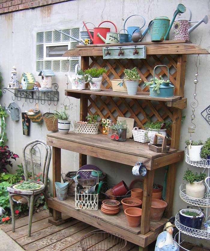 Basic but Beautiful with Natural Lattice Backing #diy #potting #bench #garden #decorhomeideas