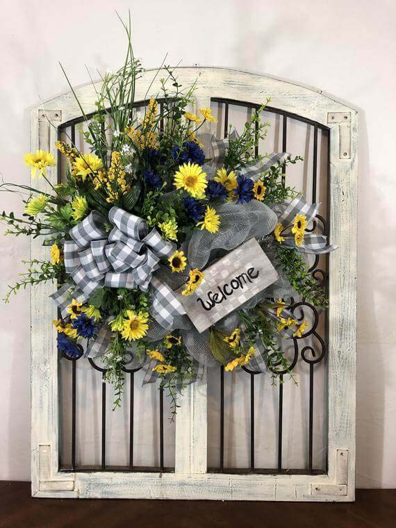 Bustling Flowers with Welcome Sign Wreath #farmhouse #summer #decor #decorhomeideas