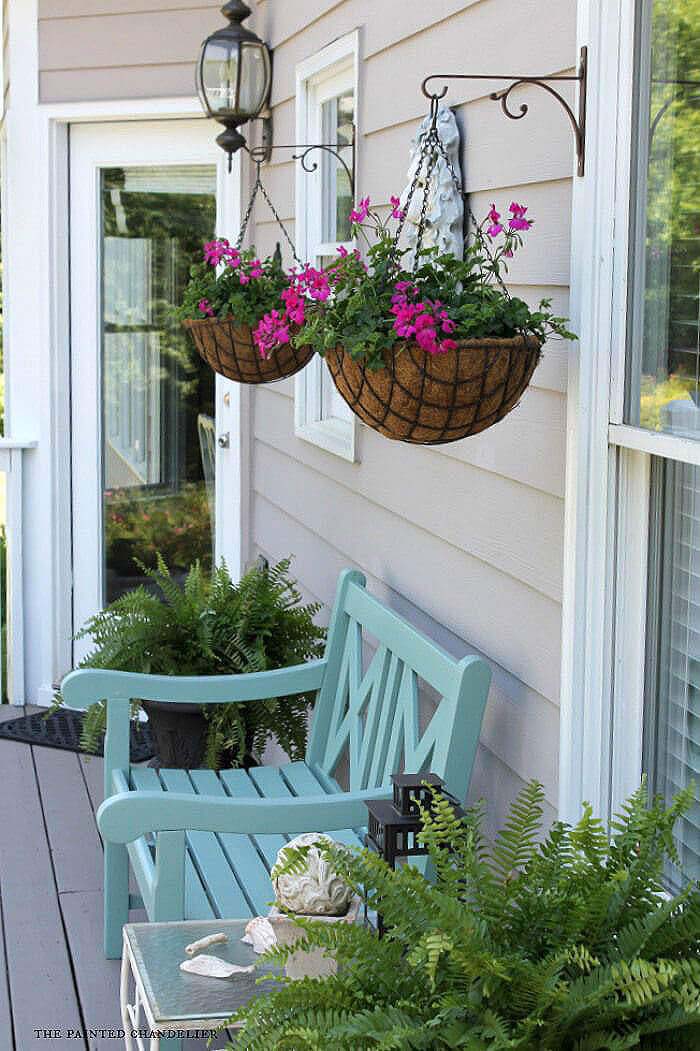 Classic Metal Hanging Baskets with Petunias #diy #planter #flower #hanging #garden #decorhomeideas