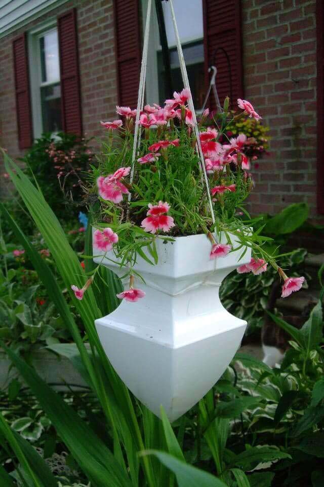 Cleverly Repurposed Architectural Pediment Planter #diy #planter #flower #hanging #garden #decorhomeideas