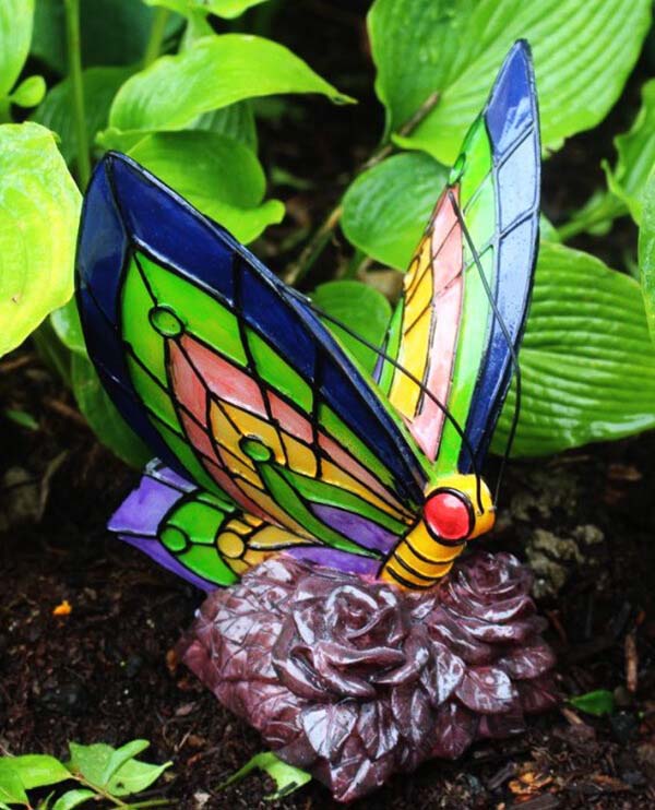 Color-Changing Butterfly Pathway Light #diy #solar #lights #solarlight #garden #decorhomeideas