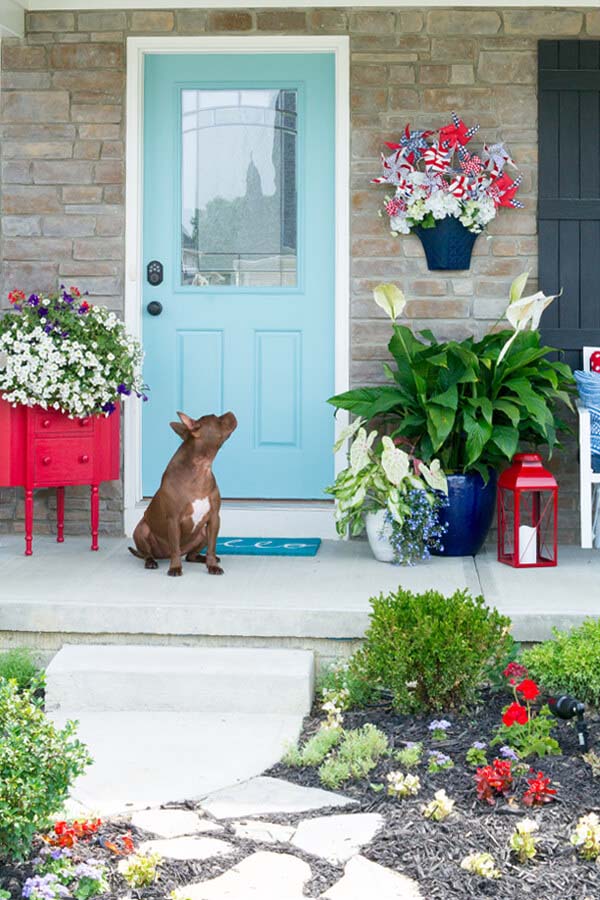 Colorful Contemporary Porch with Creative Planters #porch #summer #decor #decorhomeideas