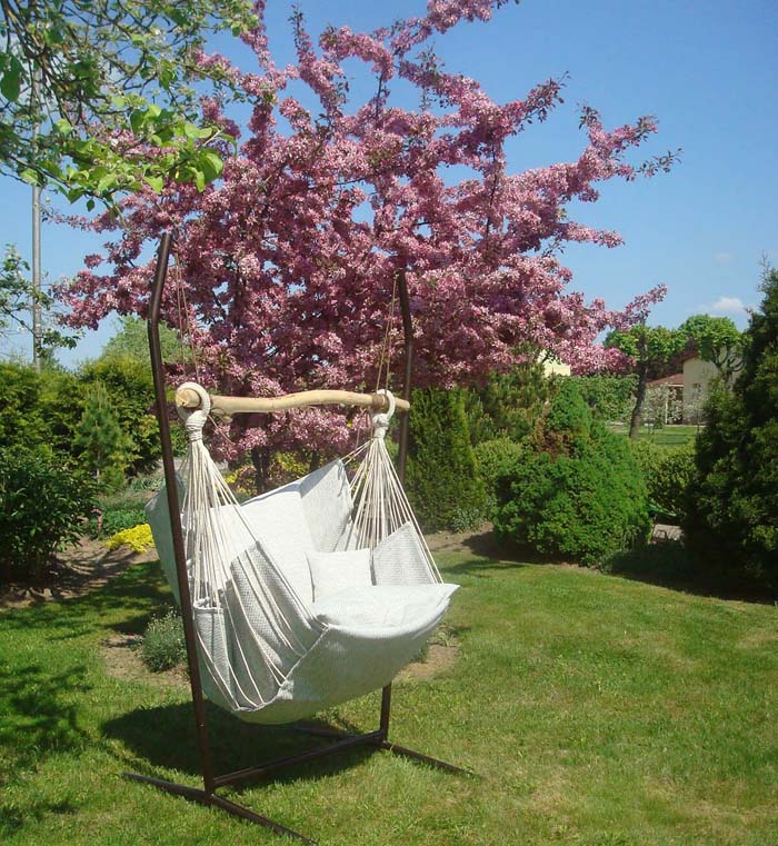 Comfy Cushioned Hammock #diy #backyard #projects #decorhomeideas