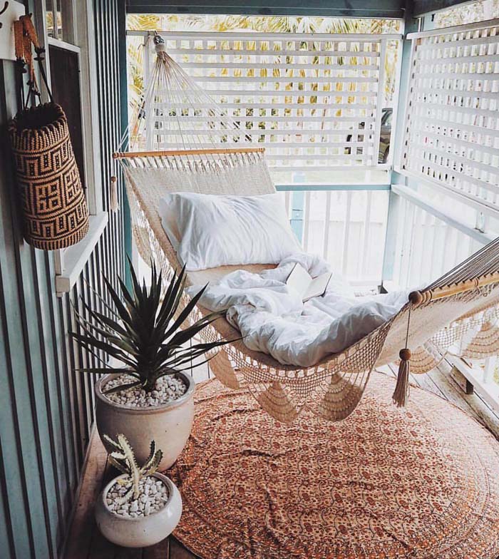 Cozy Summertime Bohemian Porch Hammock #porch #summer #decor #decorhomeideas