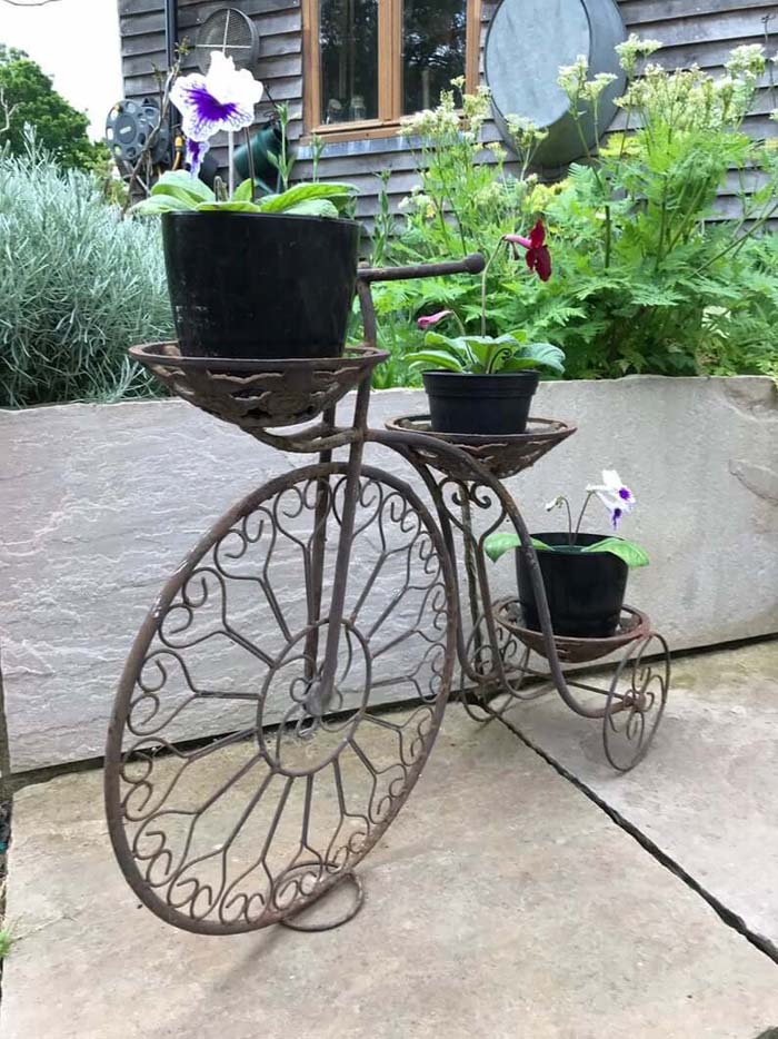 Creative and Functional Metal Plant Stand #diy #garden #decor #countryside #decorhomeideas