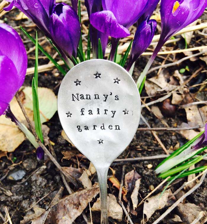 Cute and Customized Spoon Herb Marker #diy #garden #decor #countryside #decorhomeideas