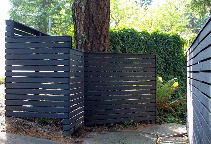 Darkly Painted Wooden Garden Fence #farmhouse #summer #decor #decorhomeideas