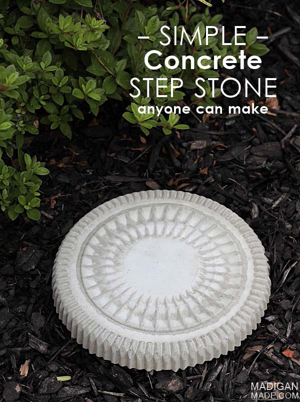 Decorative Concrete Garden Step Stone #diy #concrete #backyard #decorhomeideas