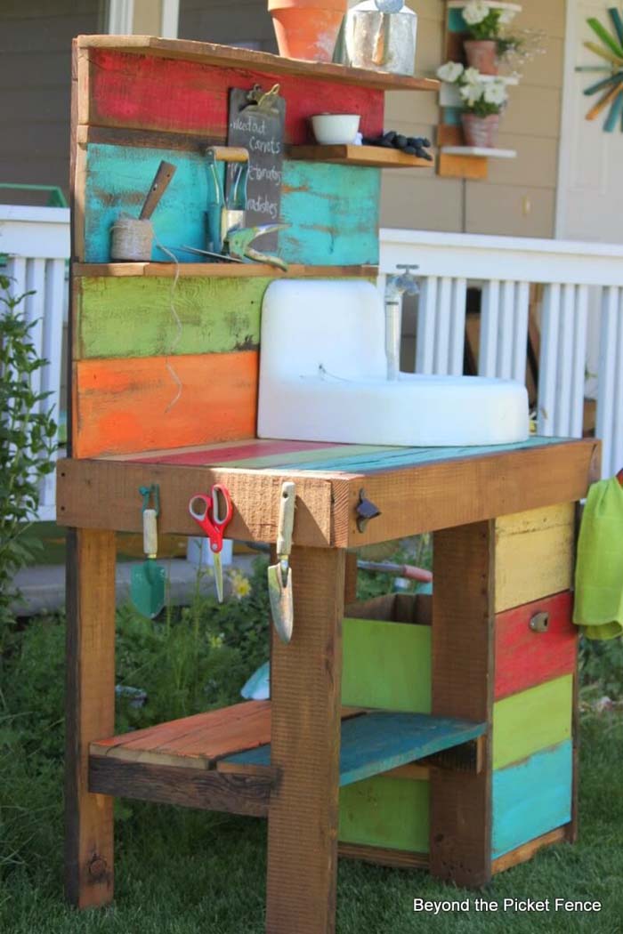 Distressed Rainbow Potting Table Project #diy #potting #bench #garden #decorhomeideas