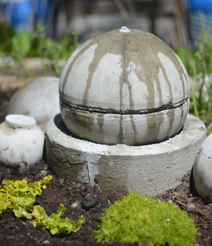 DIY Concrete Garden Globe #diy #concrete #backyard #decorhomeideas