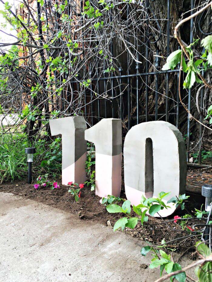DIY Concrete Garden House Numbers #diy #concrete #backyard #decorhomeideas