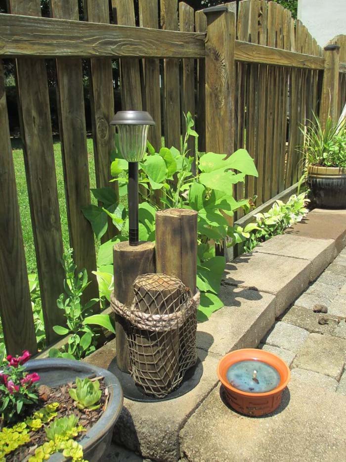 Driftwood Pilons Featuring Solar Light #diy #solar #lights #solarlight #garden #decorhomeideas