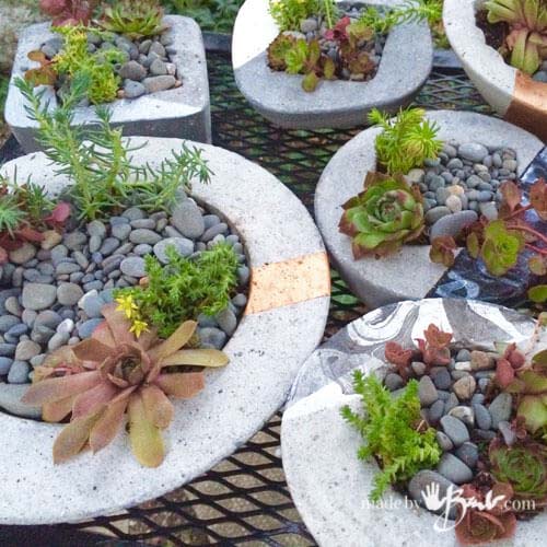 Easy Poured Concrete Bowls #diy #concrete #backyard #decorhomeideas