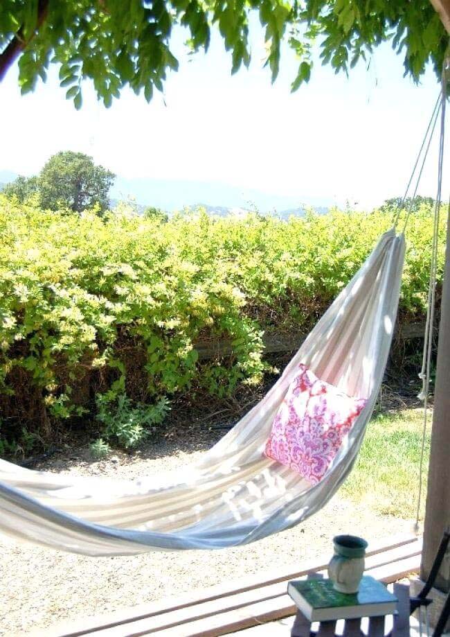 Easy Summertime DIY Hammock #diy #backyard #projects #decorhomeideas