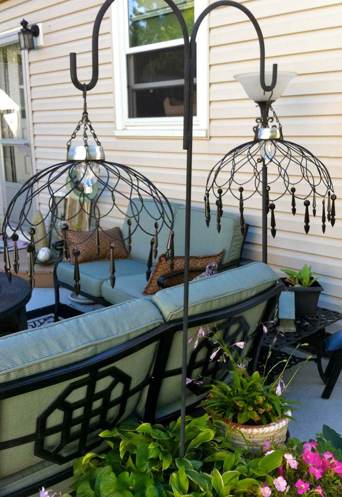 Elegant Wired Basket Solar Chandelier #diy #solar #lights #solarlight #garden #decorhomeideas