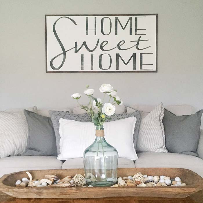 Farmhouse Meets Beachy Coffee Table #farmhouse #summer #decor #decorhomeideas