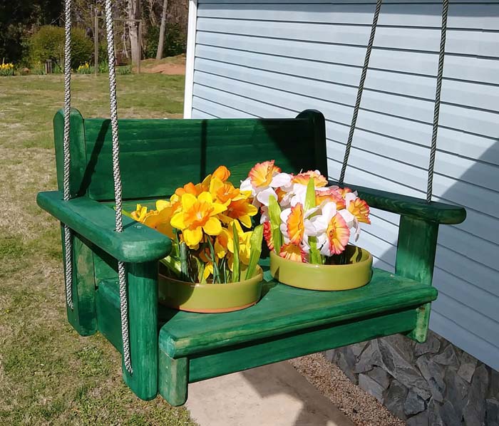 Gator Green Miniature Swing Planter #diy #pallet #garden #decorhomeideas