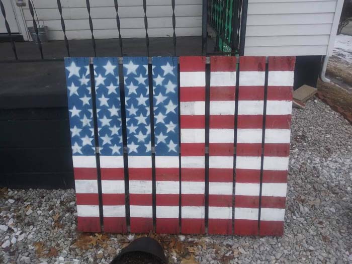 Hand-Painted Americana Pallet Sign #diy #pallet #garden #decorhomeideas