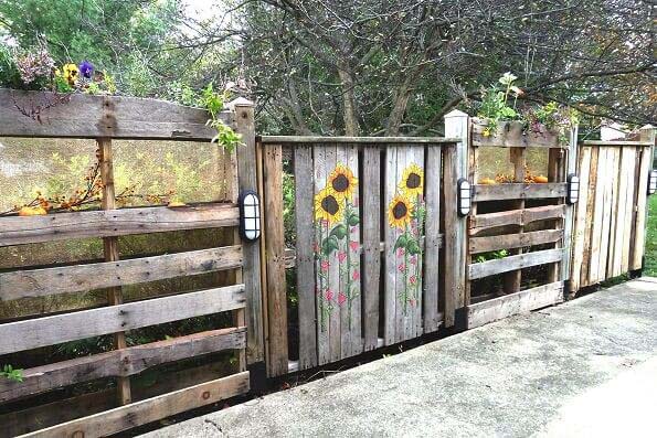 Hand Painted Recycled Wooden Pallet Fence #farmhouse #summer #decor #decorhomeideas