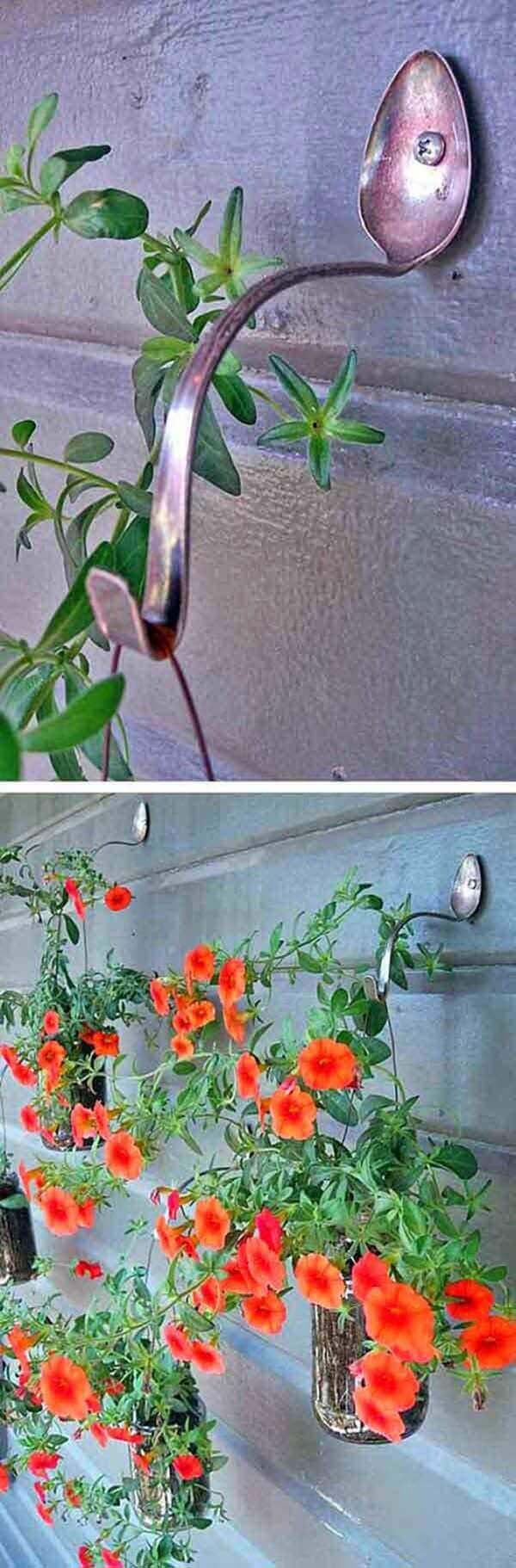 Hanging Basket Hooks Made From Spoons #diy #planter #flower #hanging #garden #decorhomeideas