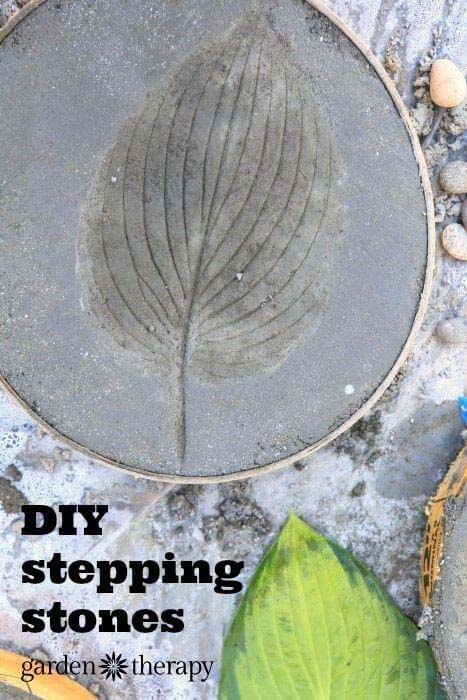 Leaf Imprinted Concrete Stepping Stones #diy #concrete #backyard #decorhomeideas