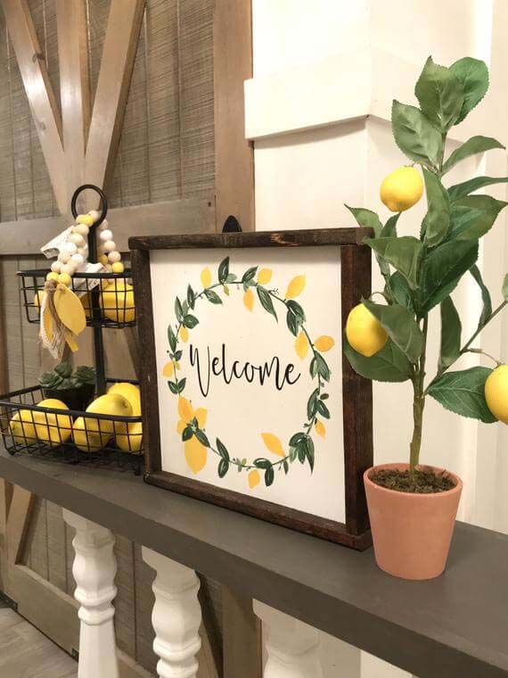 Lemon-Focused Decorations with Basket and Sign #farmhouse #summer #decor #decorhomeideas