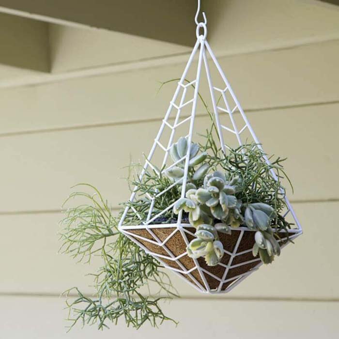 Modern Chevron Patterned Metal Planter #diy #planter #flower #hanging #garden #decorhomeideas