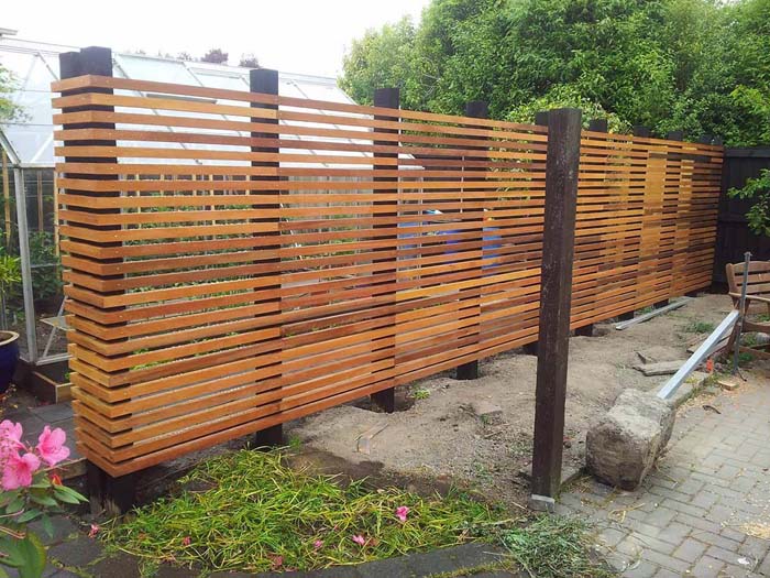 Modernistic Wooden Garden Fence #farmhouse #summer #decor #decorhomeideas