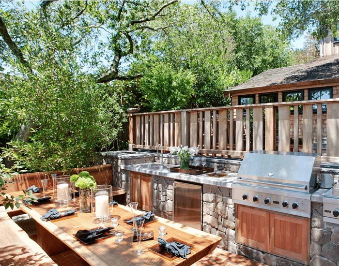 Natural Stone Outdoor Kitchen with Built-In Grill and Sink #outdoorkitchen #garden #ktichen #decorhomeideas