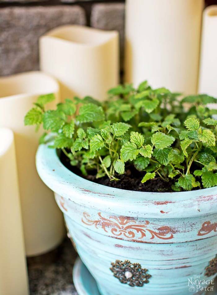 Old World Makeover for Cheap New Urns #diy #flowerpot #garden #flower #decorhomeideas