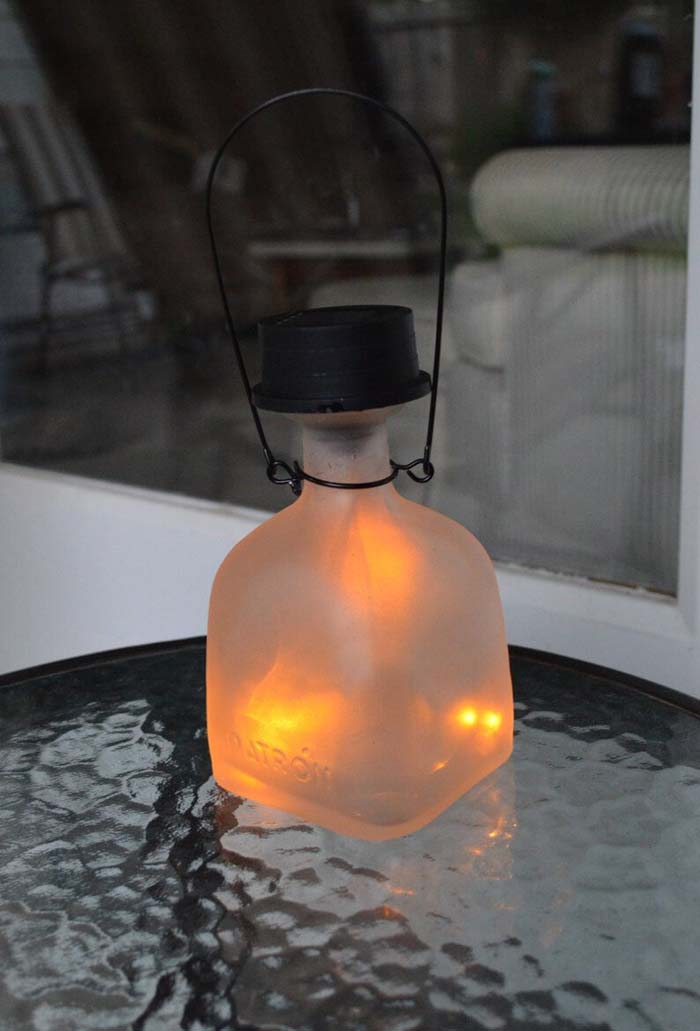 Opaque Lightning Bug Glass Bottle #diy #solar #lights #solarlight #garden #decorhomeideas