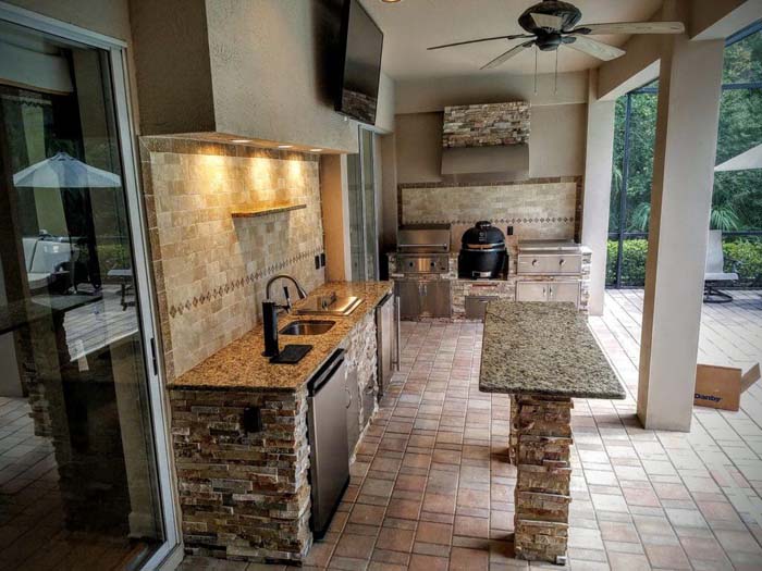 Outdoor Patio Kitchen With Island #outdoorkitchen #garden #ktichen #decorhomeideas