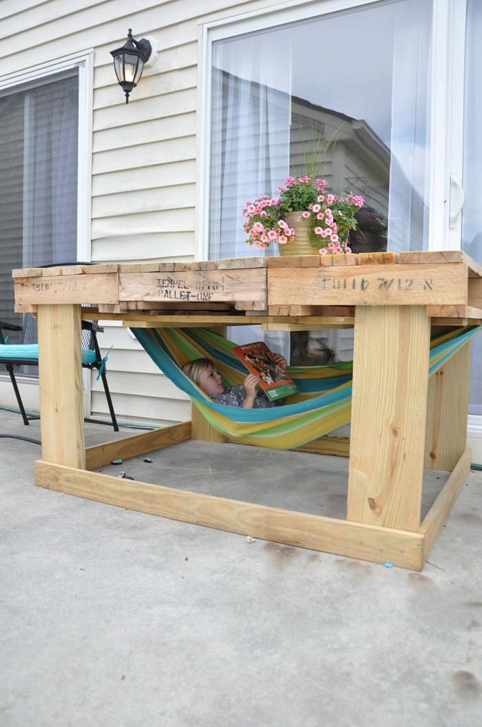 Outdoor Table and Hammock Retreat #diy #backyard #playarea #kids #decorhomeideas