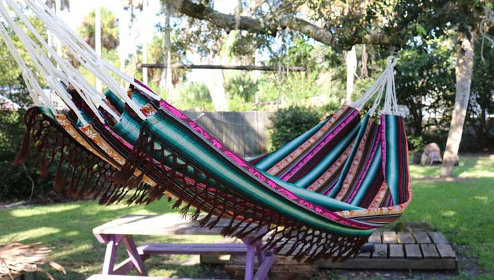 Patterned Hammock for Swinging and Sleeping #diy #backyard #projects #decorhomeideas