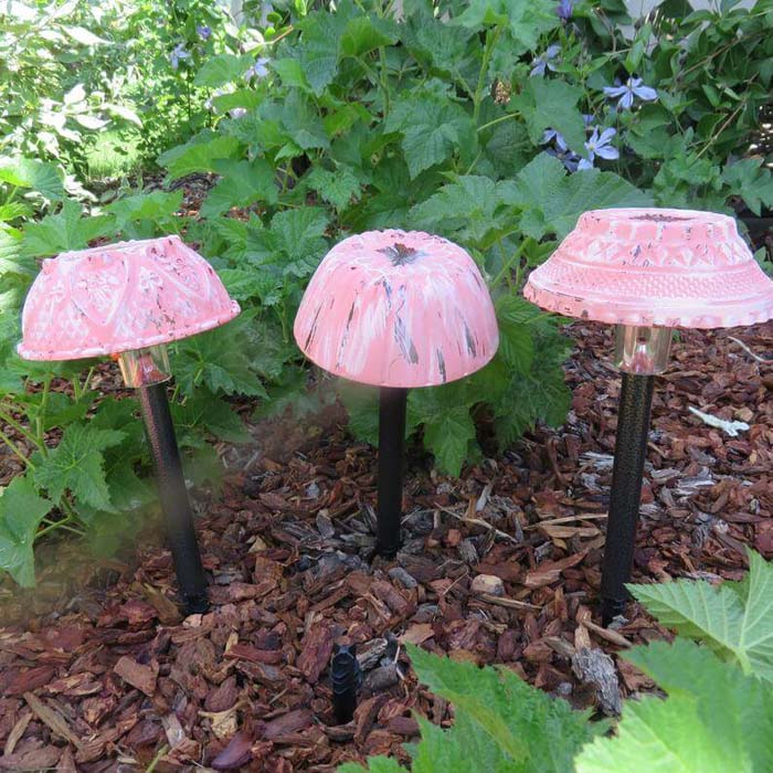 Perfect Pink Painted Solar Lighting #diy #solar #lights #solarlight #garden #decorhomeideas