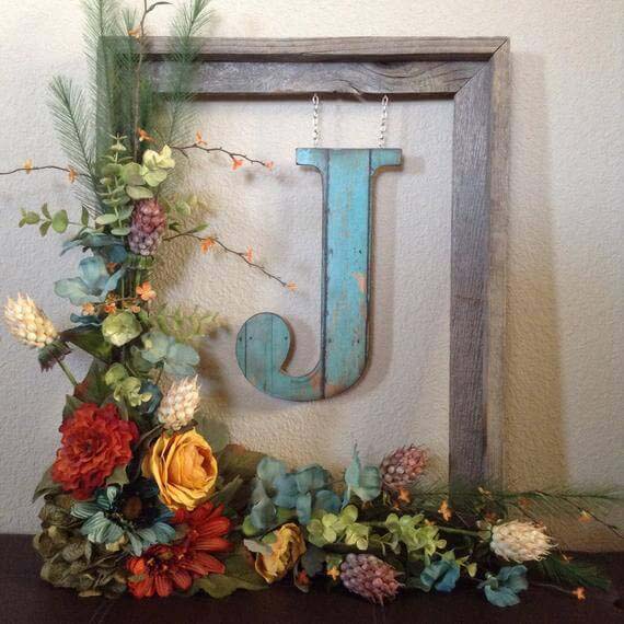 Personalized Letter Wreath in Frame #farmhouse #summer #decor #decorhomeideas