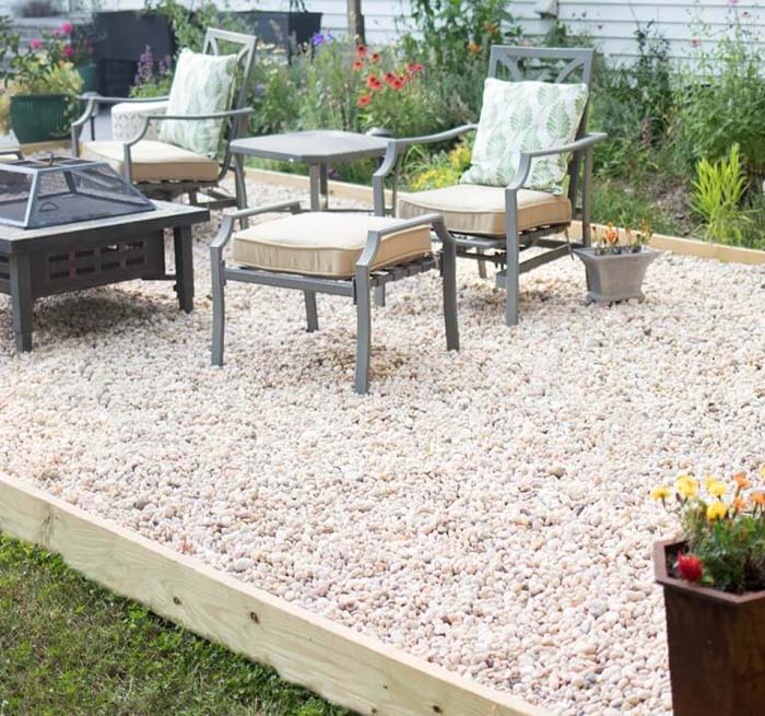 Planter Box Pea Gravel Patio #diy #backyard #projects #decorhomeideas