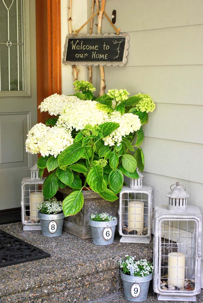 Potted Hydrangea Entryway Display with Lanterns #porch #summer #decor #decorhomeideas