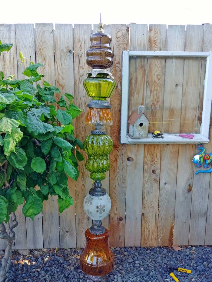 Quirky Lamp Garden Token #diy #garden #decor #countryside #decorhomeideas