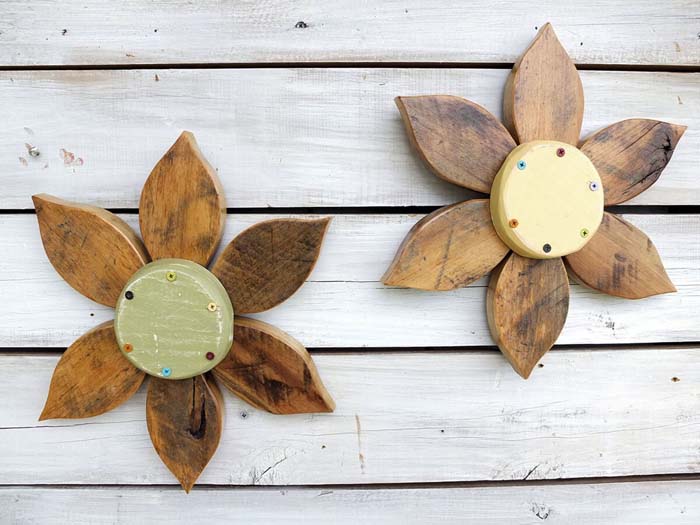 Reclaimed Barn Wood Flower Art #veranda #decor #rustic #decorhomeideas