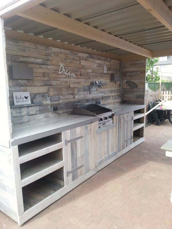 Reclaimed Wood Outdoor Kitchen #outdoorkitchen #garden #ktichen #decorhomeideas