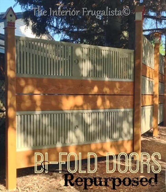 Repurposed Bi-Fold Door and Plank Fence #farmhouse #summer #decor #decorhomeideas