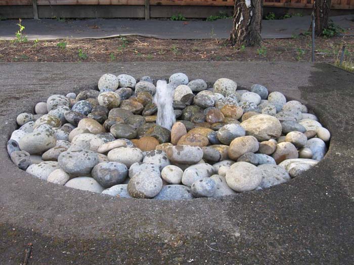 River Rock Mini Fountain #diy #waterfeature #backyard #garden #decorhomeideas