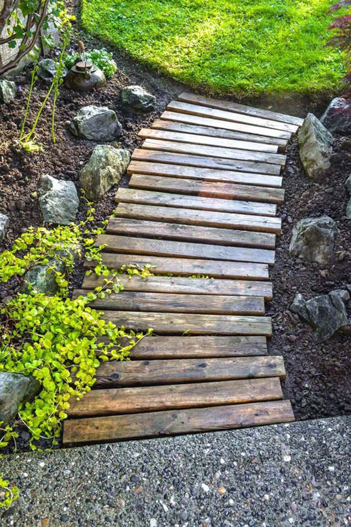Rustic Beams Offset For Relaxed Look #diy #pathway #walkway #garden #decorhomeideas