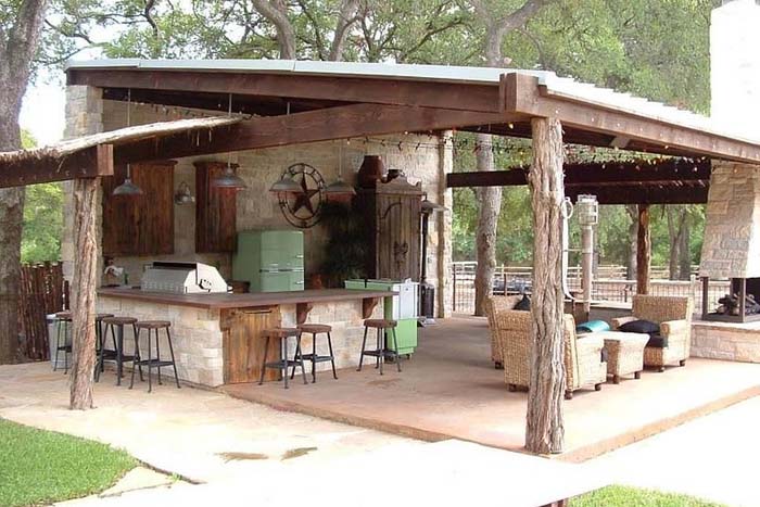 Rustic Chic Patio Kitchen and Bar #outdoorkitchen #garden #ktichen #decorhomeideas