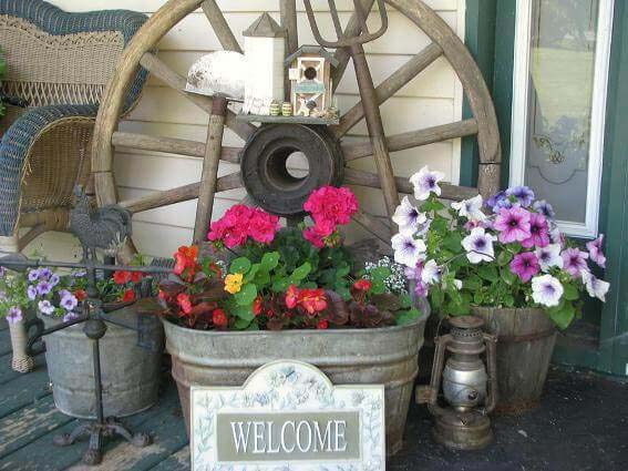 Rustic Farmhouse Galvanized Tub Planter #porch #summer #decor #decorhomeideas