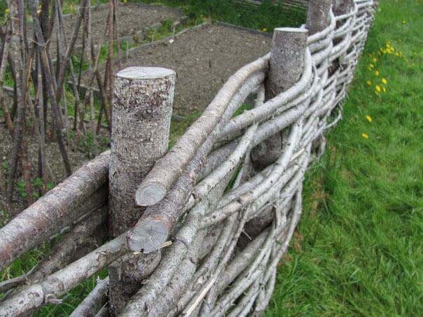 Rustic Raw Wood Woven Wattle Fence #farmhouse #summer #decor #decorhomeideas